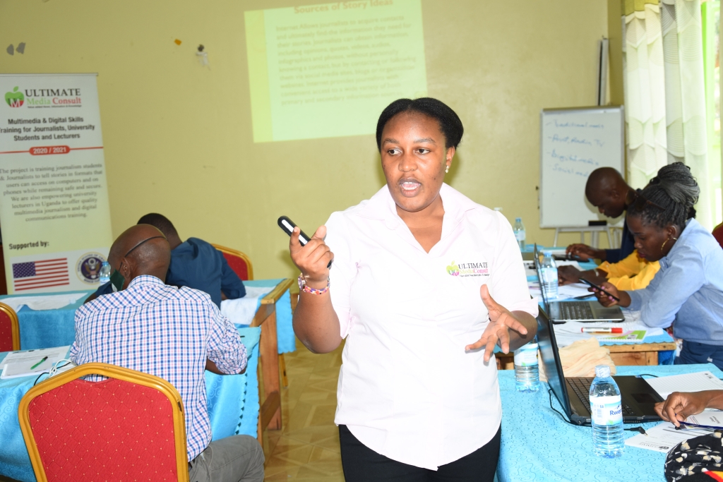Zuurah Karungi facilitates a session last year for Journalists in a Multimedia Journalism and Digital Skills training