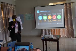 Pascal Ninsiima of Ultimate Media Consult, training Journalists in Mbale city on Digital safety and Security 